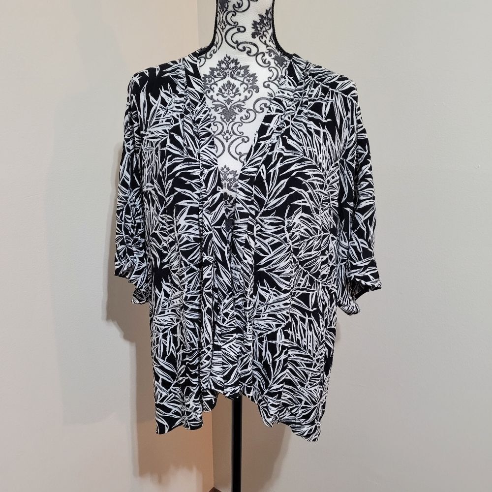 LOFT Monochrome Leaf‎ Pattern Kimono